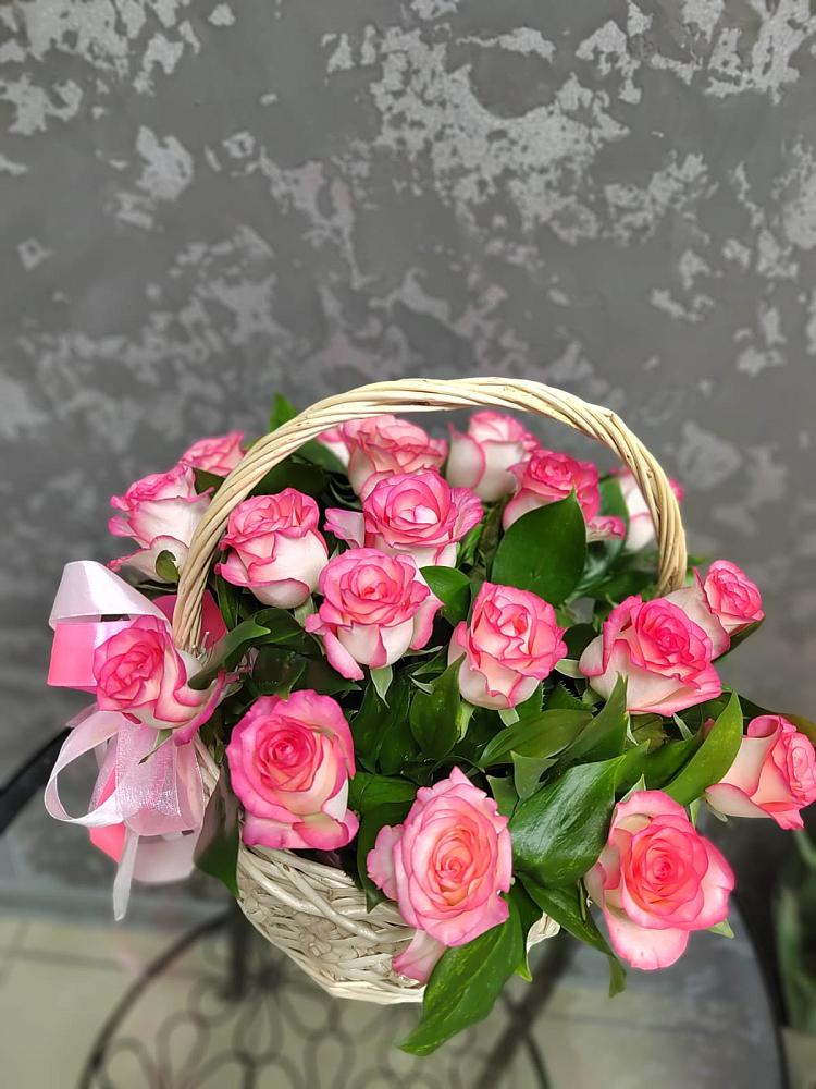Цветочная композиция из Розы в корзине в Левой Россоши