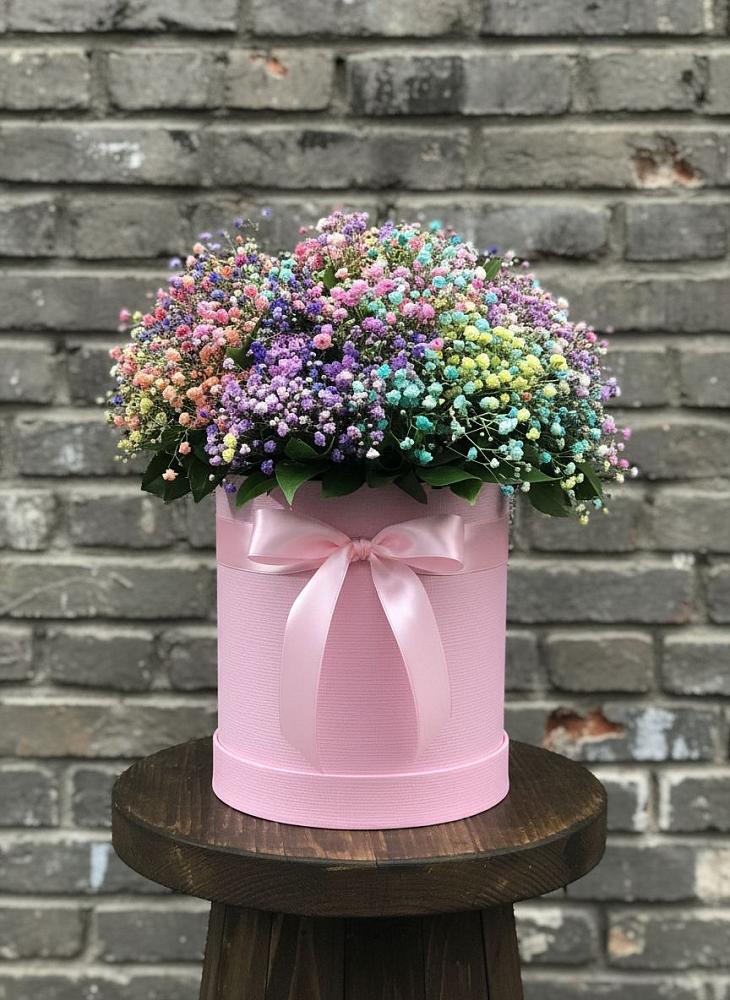 Цветочная композиция из Гипсофила и Розы в шляпной коробке в Левой Россоши