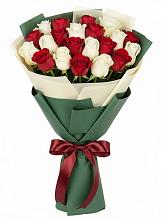 Букет Микс из красных и белых роз в Левой Россоши