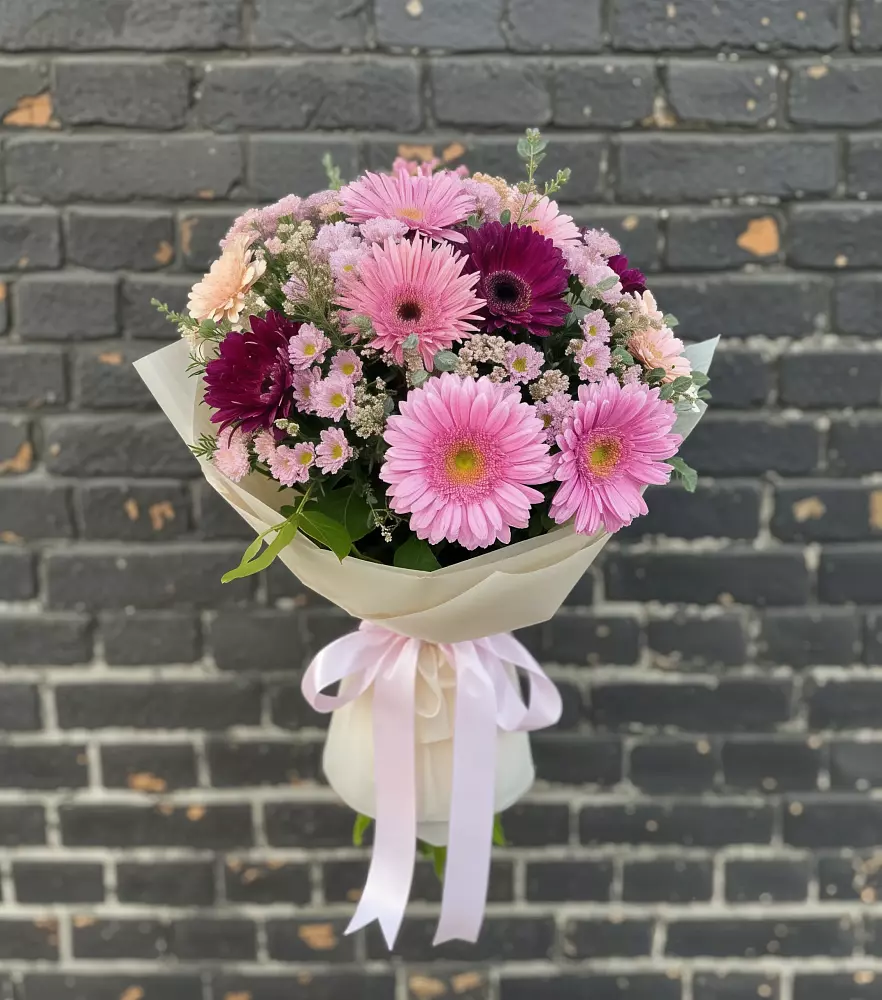 Букет цветов из: Герберы и Хризантемы в Левой Россоши
