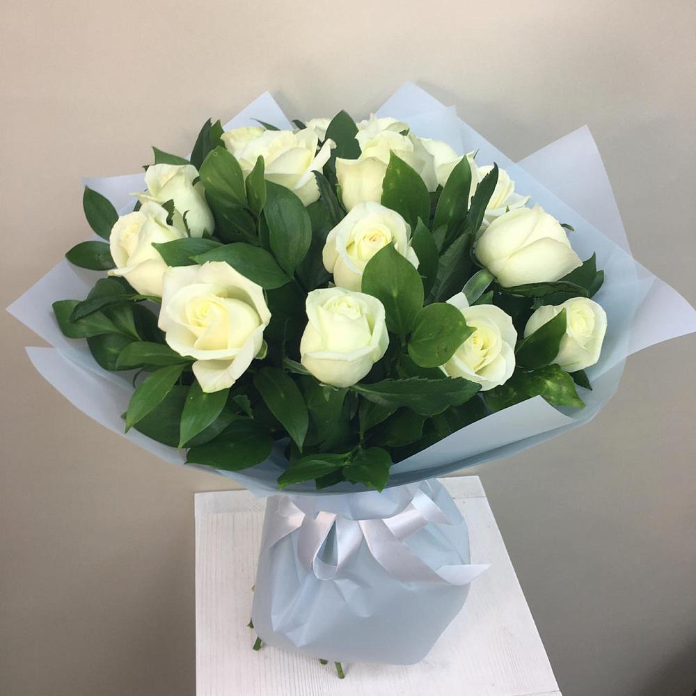 Букет 15 Белых роз Проуд в Левой Россоши