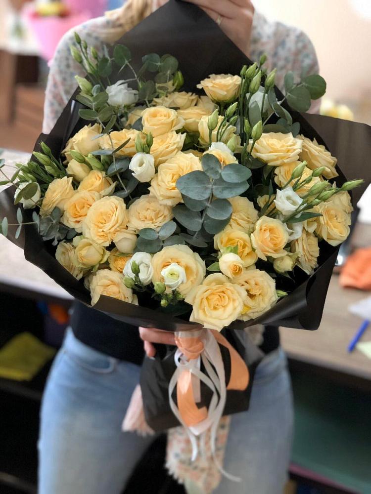 Букет цветов из: Розы и Лизиантусы в Левой Россоши