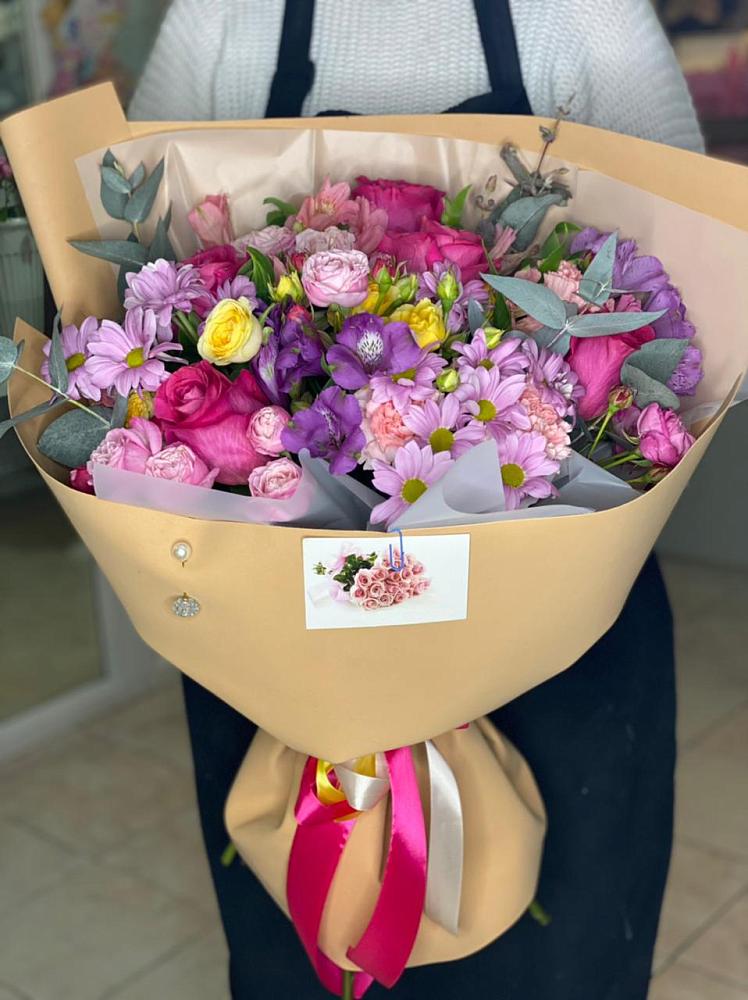 Букет цветов из: Хризантемы, Гвоздики и Альстромерии в Левой Россоши