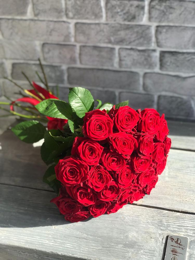 Букет Красные розы Фридом в Левой Россоши