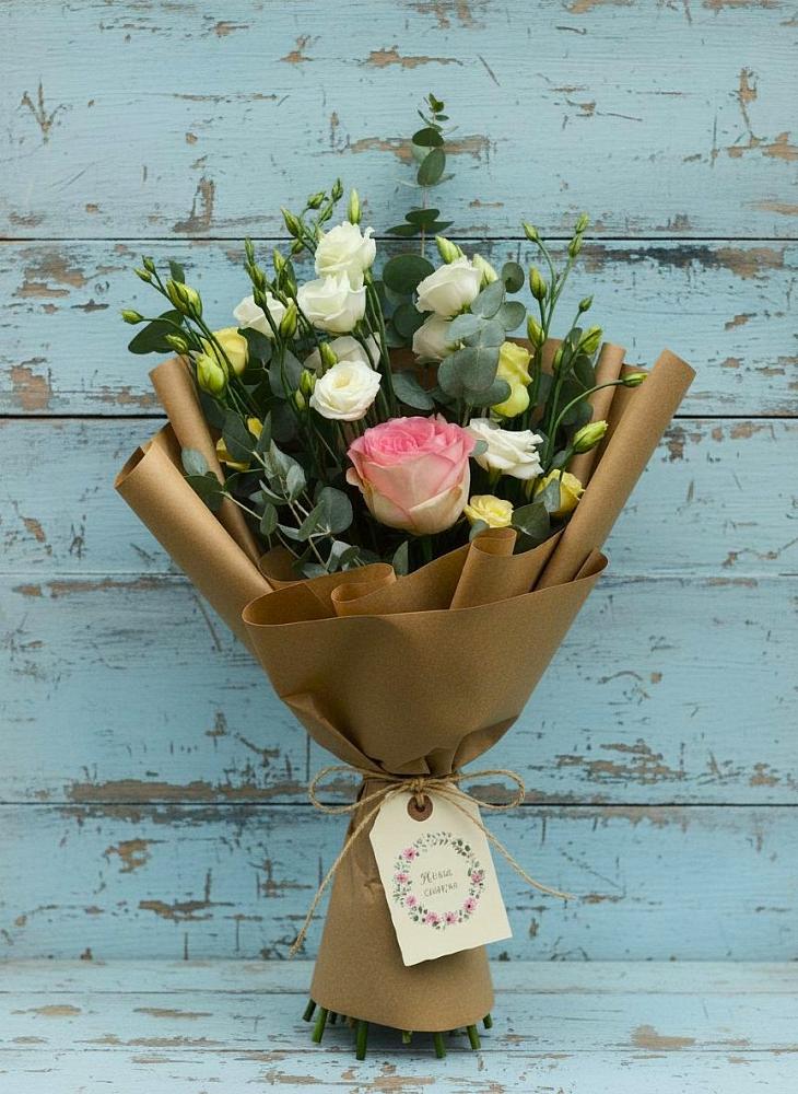 Букет цветов из: Розы и Лизиантусы в Левой Россоши