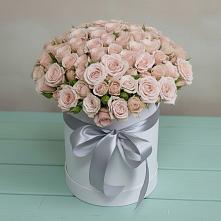 Цветочная композиция из Розы в шляпной коробке в Левой Россоши