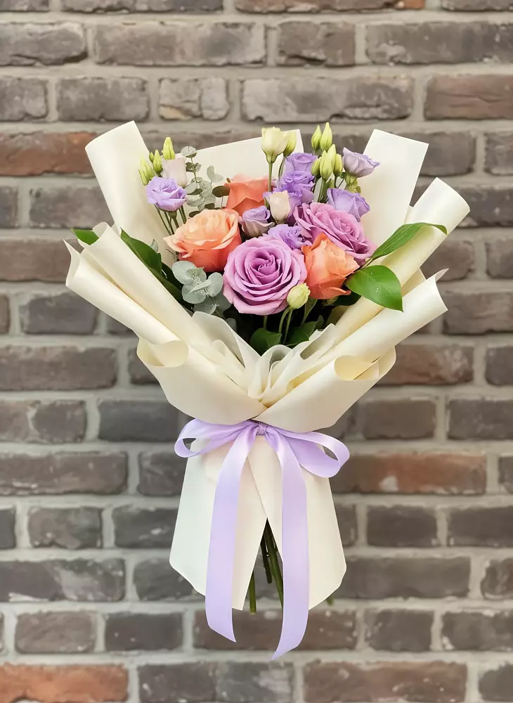 Букет цветов из: Лизиантусы и Розы в Левой Россоши