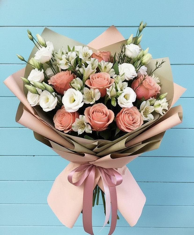 Букет цветов из: Розы, Альстромерии и Лизиантусы в Левой Россоши