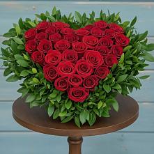 Цветочная композиция из Розы в виде сердца #REPLACE_PRED# Левой Россоши