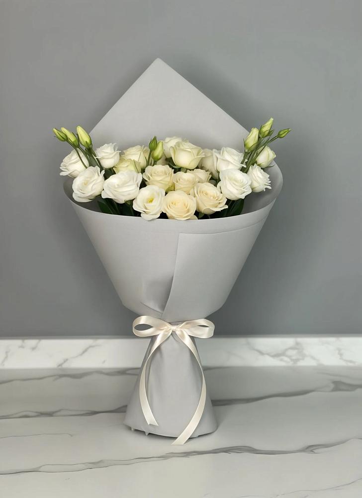 Букет цветов из: Розы и Лизиантусы в Левой Россоши