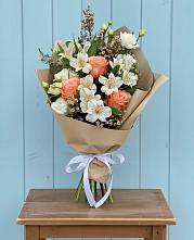 Букет цветов из:  Альстромерии, Лизиантусы, Розы и Хризантемы в Левой Россоши