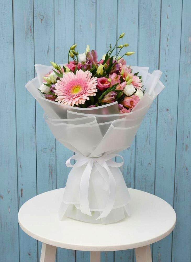 Букет цветов из: Герберы, Альстромерии и Лизиантусы в Левой Россоши