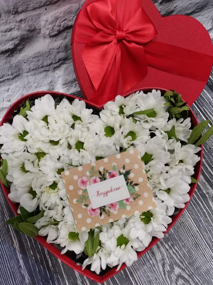 Цветочная композиция из Хризантемы в виде сердца в Левой Россоши