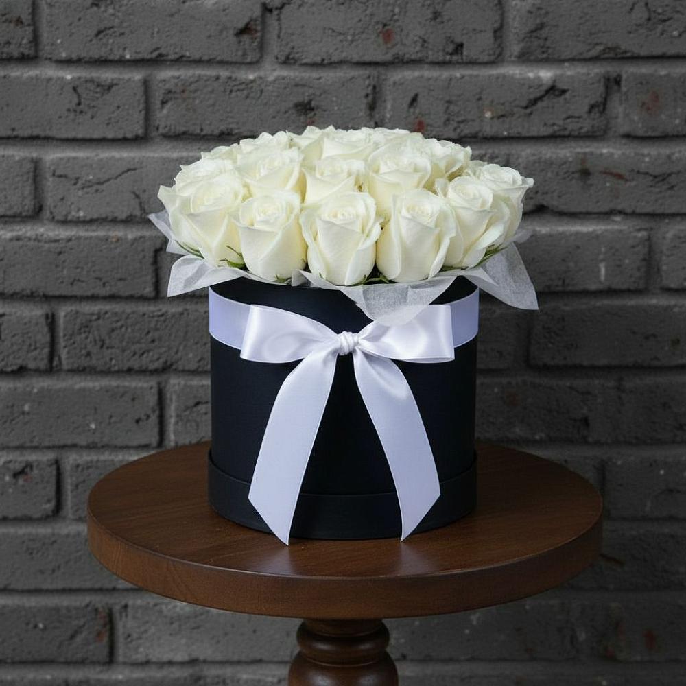 Цветочная композиция из Розы в шляпной коробке в Левой Россоши