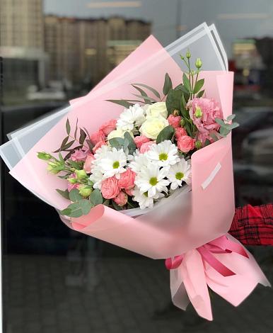 Букет цветов из: Розы, Лизиантусы и Хризантемы в Левой Россоши