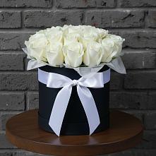 Цветочная композиция из Розы в шляпной коробке в Левой Россоши